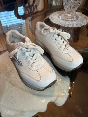 Guess Women's Cream Lace-Up Platform Sneakers